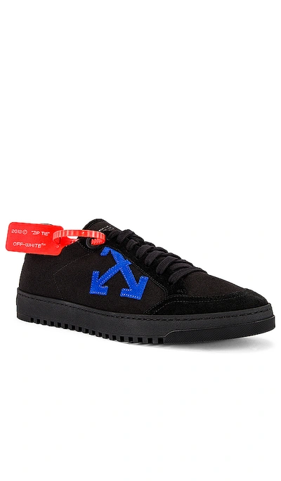 Off-white Logo Low-top Sneakers - 黑色 In Black