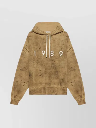 1989 Studio Camo Logo Hoodie Ribbed Finish In Brown