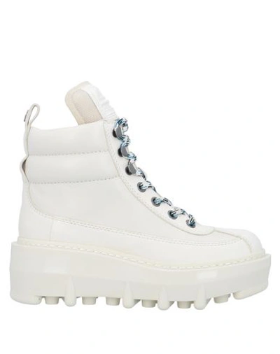 Marc Jacobs Ankle Boot In Ivory