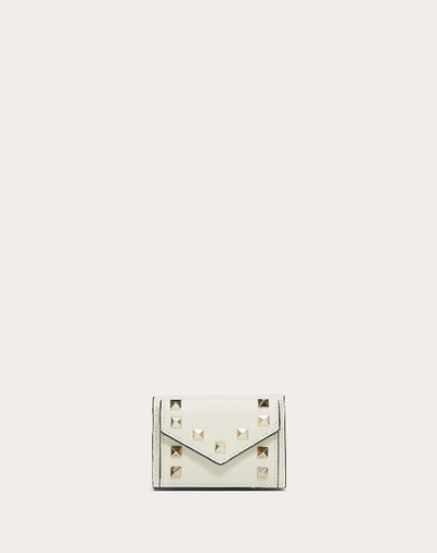 Valentino Garavani Small Rockstud Calfskin Wallet In Light Ivory