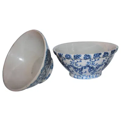 Pre-owned 1stdibs 19thc Sponge Ware Pottery Mixing Bowls, Pair In Gray