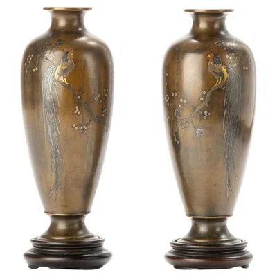Pre-owned 1stdibs A Pair Of Bronze Vases With Onagadori Roosters In Gold