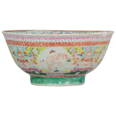 Pre-owned 1stdibs Antique Chinese Porcelain Bowl 18th C. Se Asian Thai / Malay Market Bencharong In Gray