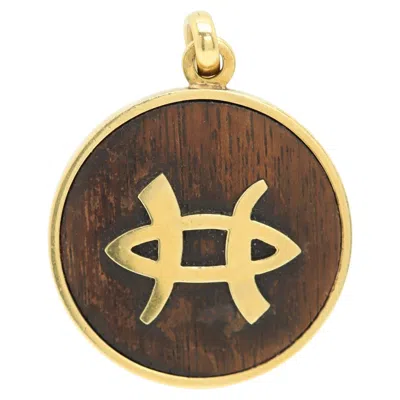 Pre-owned 1stdibs Vintage Zodiac Wood Pisces Sign Pendant Necklace 18k Yellow Gold Illario