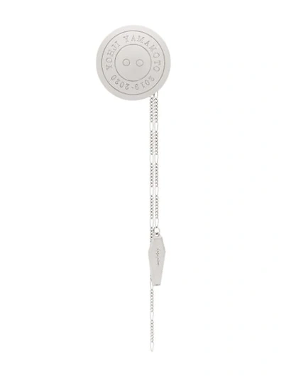 Yohji Yamamoto Logo Brand Brooch - 银色 In Silver