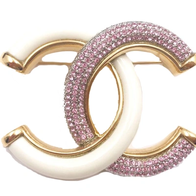 Pre-owned Chanel Classic Cc Brooch Crystal White/pink