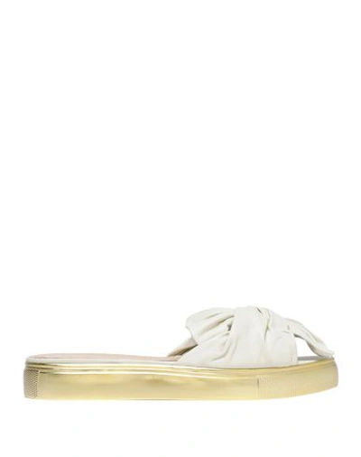 Charlotte Olympia 凉鞋 In White