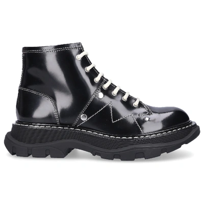 Alexander Mcqueen Tread Lace-up Boots - 黑色 In Black