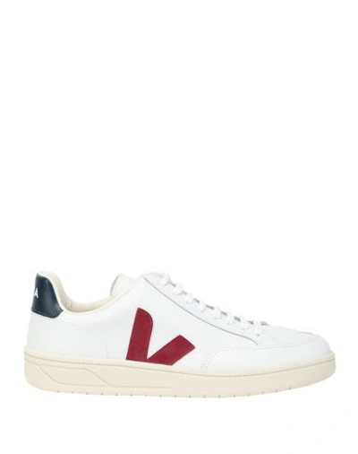 Veja Logo Casual Sports Shoes In White