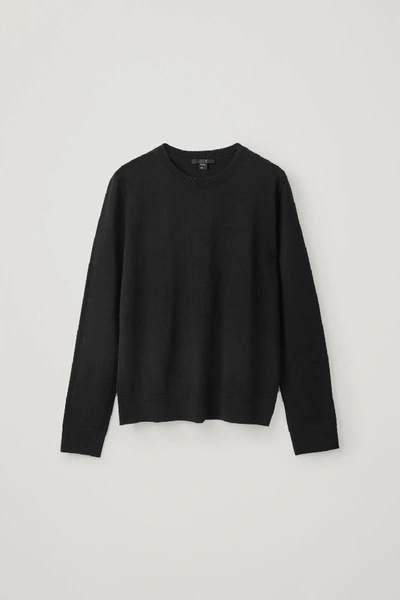 Cos Fine-knit Merino Jumper In Black