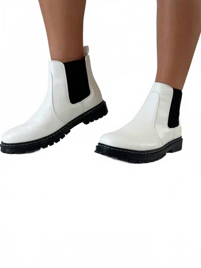 2020 In Women's Street Walk Booties In White
