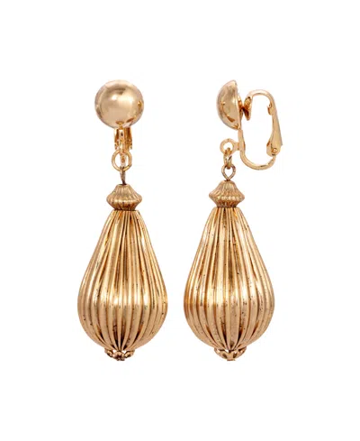 2028 Corrugated Teardrop Clip Earrings In Gold