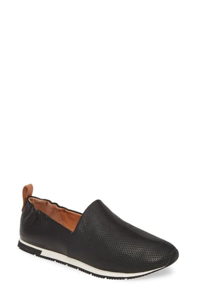 Gentle Souls By Kenneth Cole Luca A-line Leather Slip-ons In Black Leather
