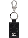 GUCCI GUCCI GG PATTERN EMBOSSED KEYCHAIN - 黑色