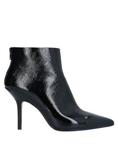 Anna F Ankle Boot In Black