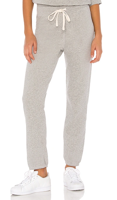 Amo Cropped Sweatpant In Grey. In Heather Grey
