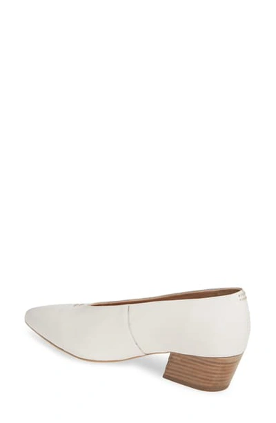 Seychelles Compelling Pointed Toe Pump In White Leather