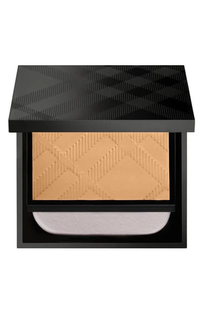 Burberry Beauty Matte Glow Compact Foundation In 50 Medium Cool