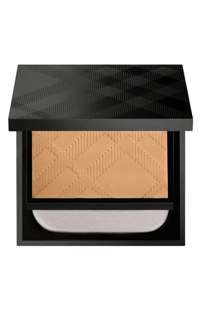 Burberry Beauty Matte Glow Compact Foundation In 70 Medium Cool