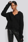 NA-KD RIPPED HEM V-NECK SWEATER - BLACK