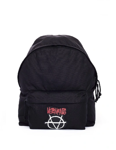 Vetements 'anarchy' Logo Appliqué Backpack In Black