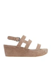 Stuart Weitzman Sandals In Beige