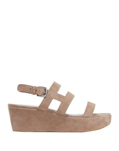 Stuart Weitzman Sandals In Beige