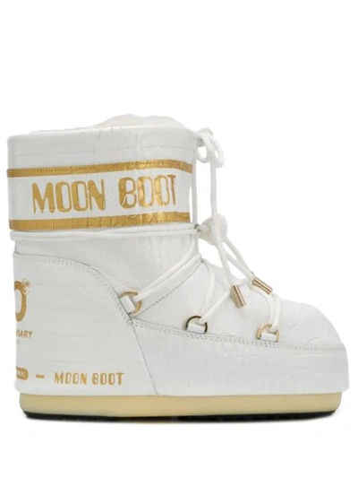 Moon Boot 50毫米鳄鱼纹压纹皮革雪地靴 In White