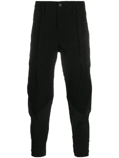 Issey Miyake Hoch Sitzende Tapered-hose In Black