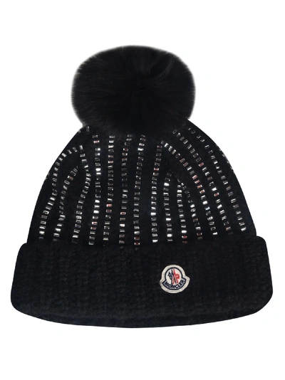 Moncler Logo Patch Embellished Beanie In Black