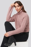 NA-KD FOLDED POLO NECK KNITTED SWEATER - PINK