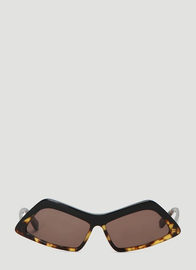 Stella Mccartney Inverted Cat-eye Sunglasses In Black