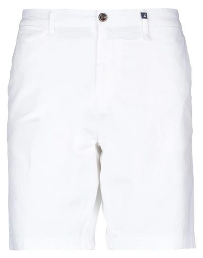 Myths Bermudas In White