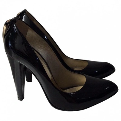 Pre-owned Versace Patent Leather Heels In Black