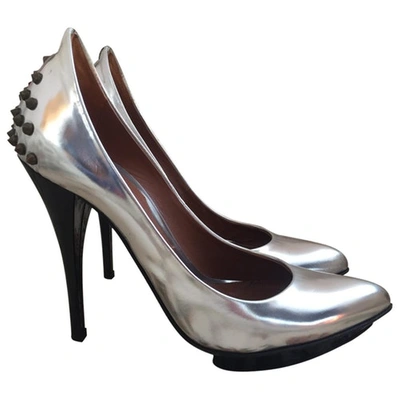Pre-owned Mcq By Alexander Mcqueen Silver Patent Leather Heels