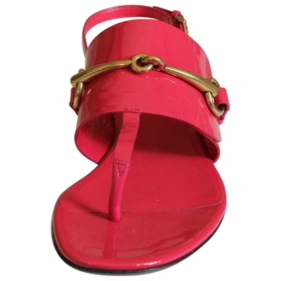 Pre-owned Gucci Patent Leather Flip Flops In Pink