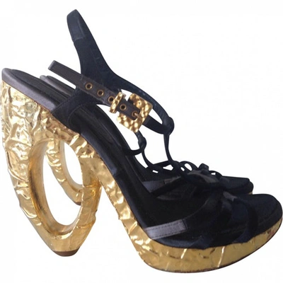 Pre-owned Louis Vuitton Gold Cloth Sandals