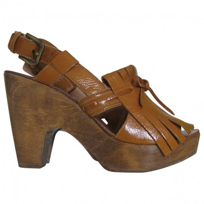 Pre-owned Gerard Darel Wooden Heel Sandals In Camel