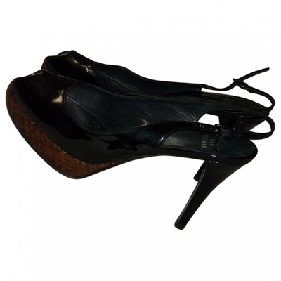 Pre-owned Stuart Weitzman Patent Leather Court Shoes In Black