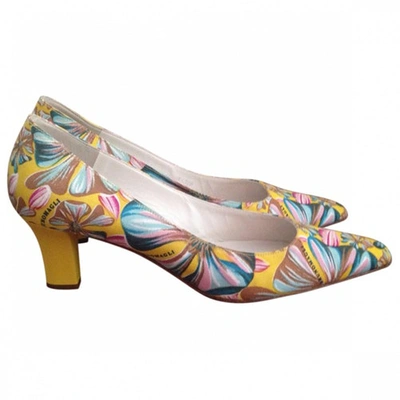 Pre-owned Bruno Magli Floral Pumps In Pink