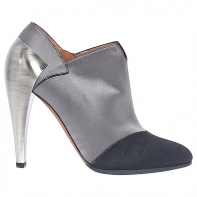 Pre-owned Alaïa Grey Leather Ankle Boots