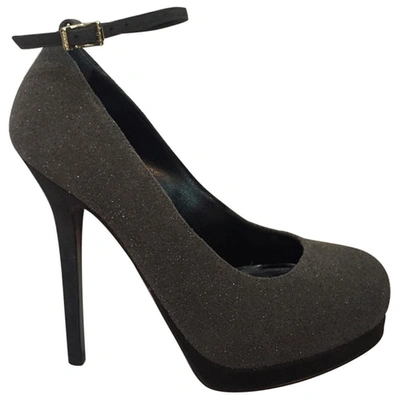 Pre-owned Fendi Heels In Grey