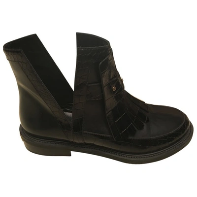 Pre-owned Aperlai Leather Ankle Boots In Black