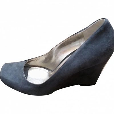 Pre-owned Dolce & Gabbana Velvet Court Shoes In Grey