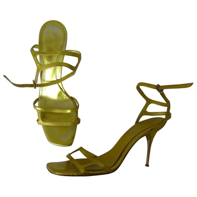 Pre-owned Gianvito Rossi Leather Pumps In Yellow