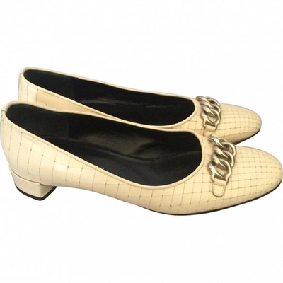 Pre-owned Barbara Bui Leather Ballet Slippers In Ecru