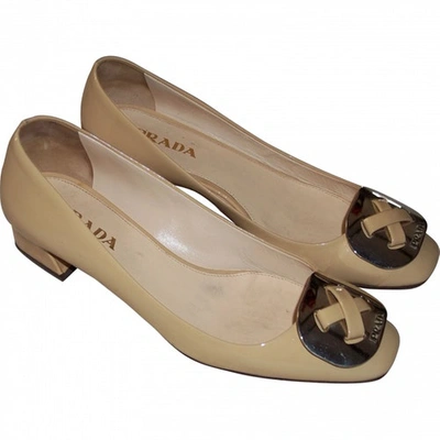 Pre-owned Prada Patent Leather Court Shoes In Beige