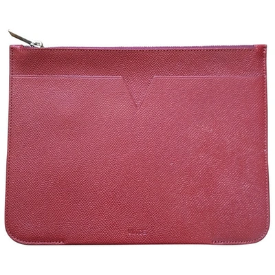 Pre-owned Vince Leather Clutch Bag In Burgundy