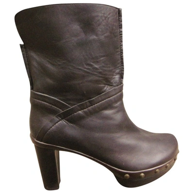 Pre-owned Stuart Weitzman Leather Ankle Boots In Brown
