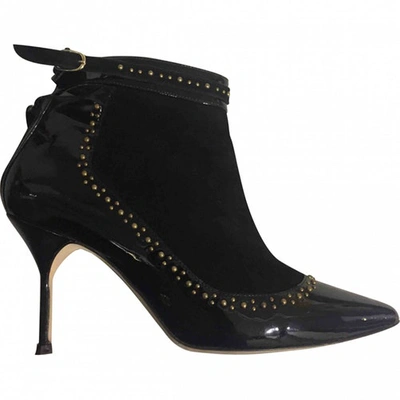 Pre-owned Carolina Herrera Patent Leather Heels In Black